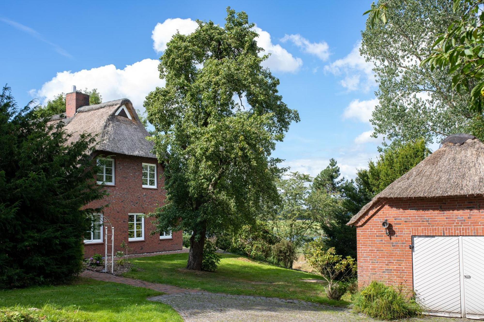 Vila Reetdachhaus Eiderblick Breiholz Exteriér fotografie