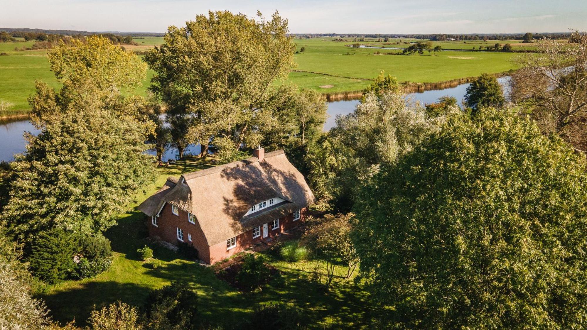 Vila Reetdachhaus Eiderblick Breiholz Exteriér fotografie
